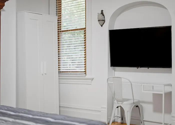 Oakland, !b Stylish And Quiet Private Bedroom With Shared Bathroom