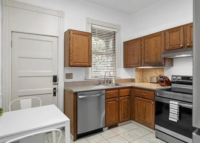 Homestay Oakland, !b Stylish And Quiet Private Bedroom With Shared Bathroom Pittsburgh