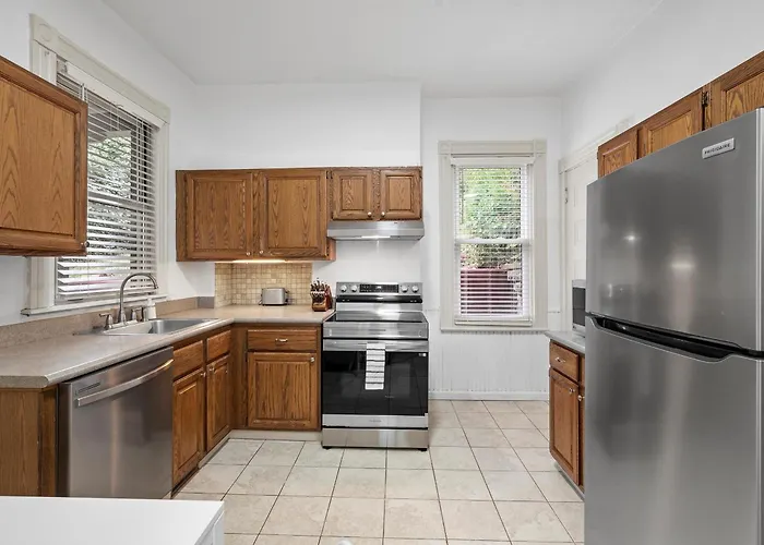 Oakland, !b Stylish And Quiet Private Bedroom With Shared Bathroom Pittsburgh